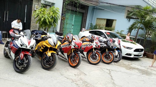 Dan sieu moto khung tien ty 